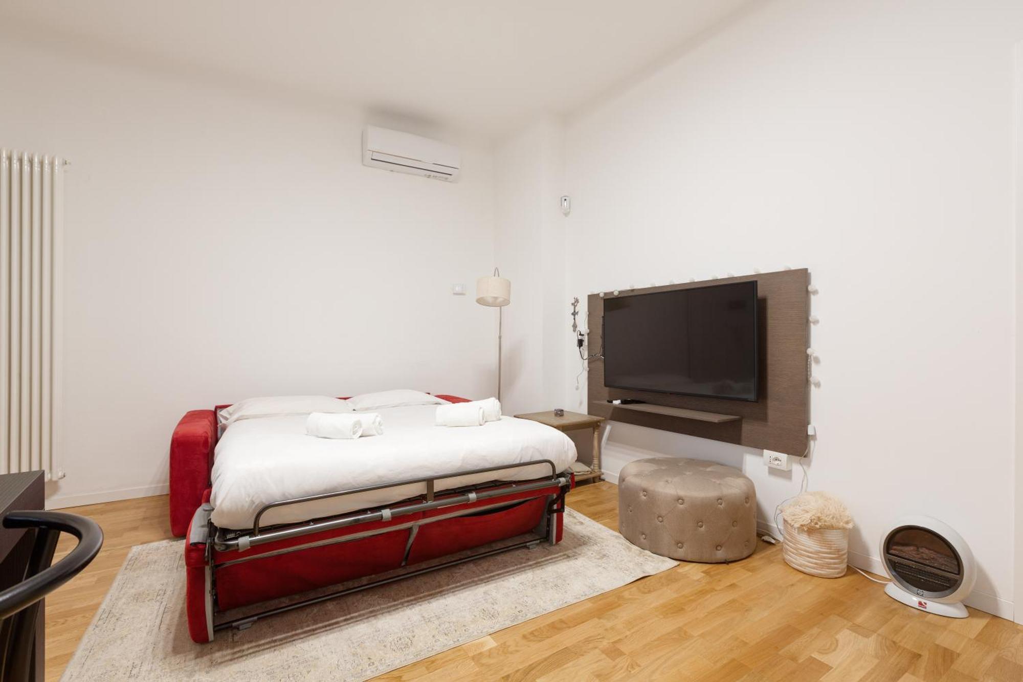 Darsena Navigli & Porta Genova M2 - Modern Apt! * Milan